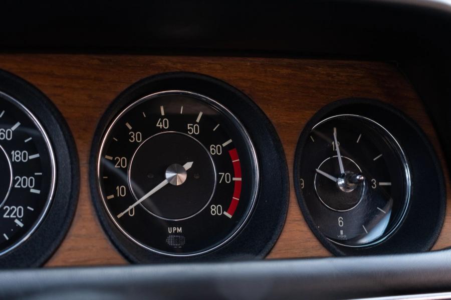 Панель приборов BMW 3.0 CSL (E9) 1972 года  (фото 62 из 115)
